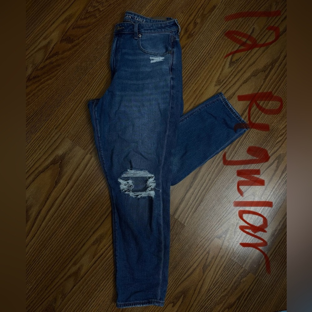 HIGH WAISTED AMERICAN EAGLE MOM JEANS
